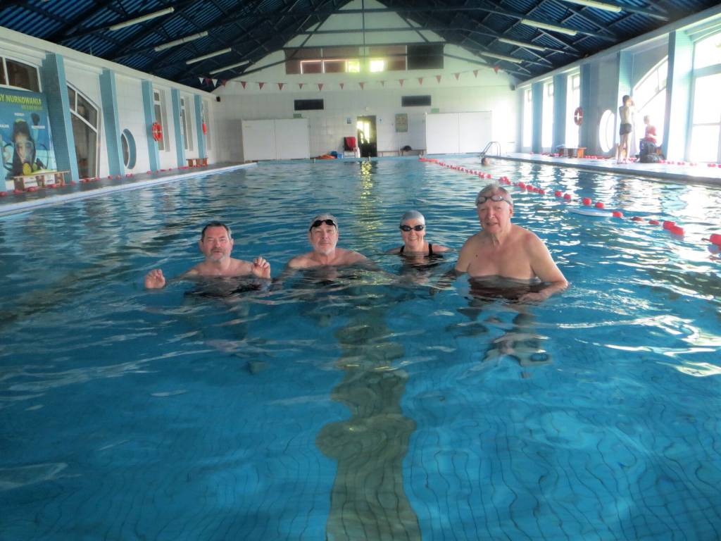 Turnus Rehabilitacyjny Dadaj 2015 r. Uczestnicy wyjazdu na pływalni.